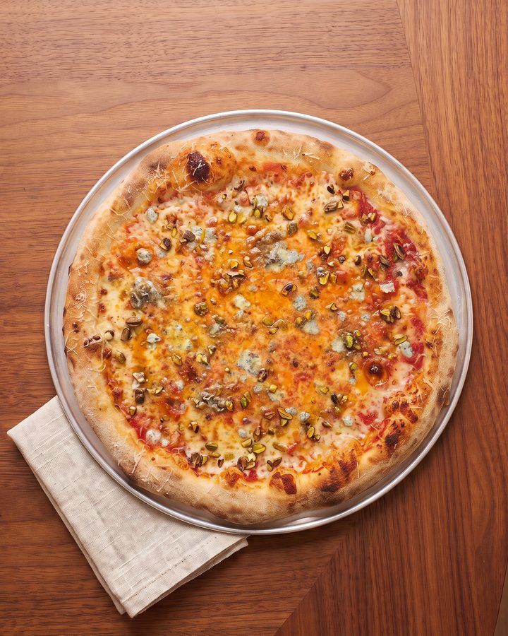 Gorgonzola and pistachio honey pizza at Pizza 8, Little Havana
