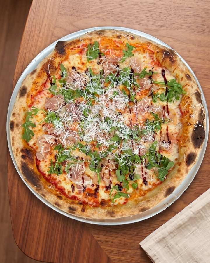 Prosciutto and arugula pizza at Pizza 8, Calle Ocho Little Havana