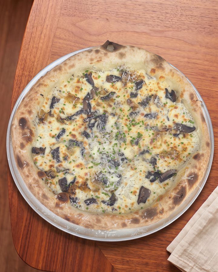 Truffle mushroom and leeks pizza at Pizza 8, Miami